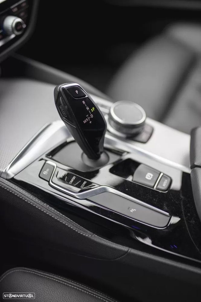 BMW 520 d Pack Desportivo M Auto - 13