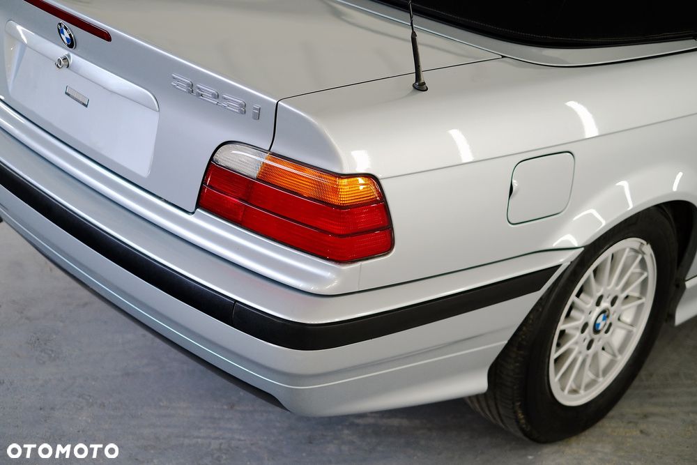 BMW Seria 3 323i - 18