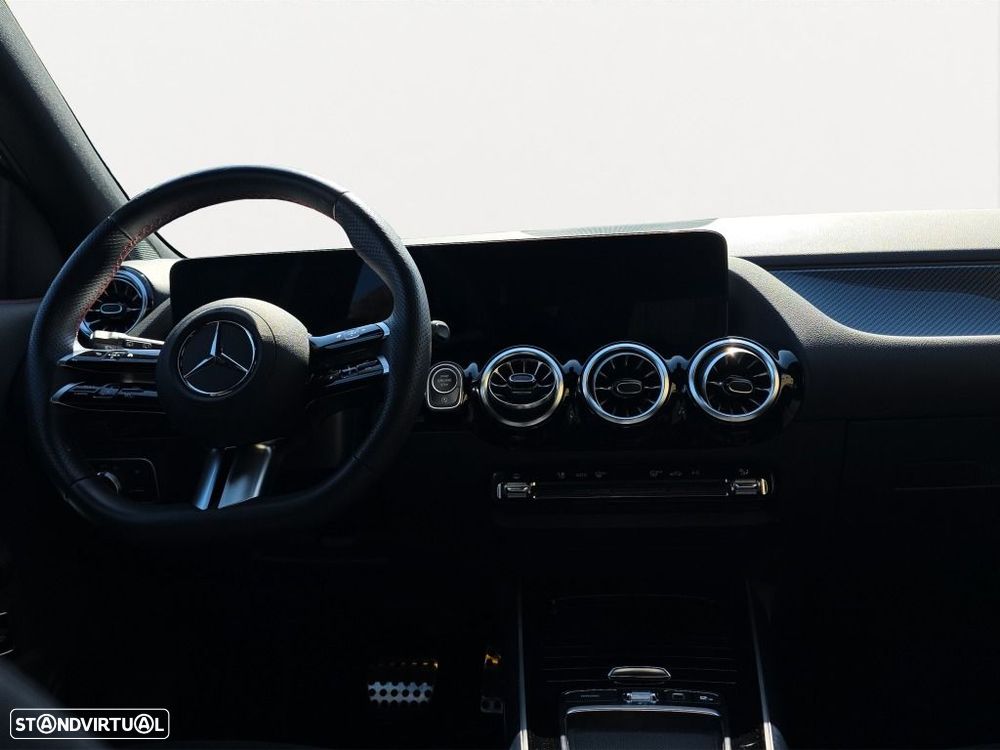 Mercedes-Benz GLA 200 - 12