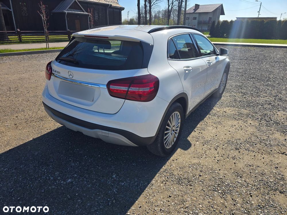 Mercedes-Benz GLA 180 7G-DCT - 20