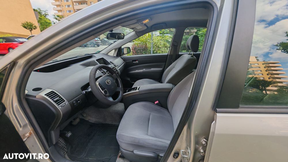 Toyota Prius (Hybrid) Executive - 14