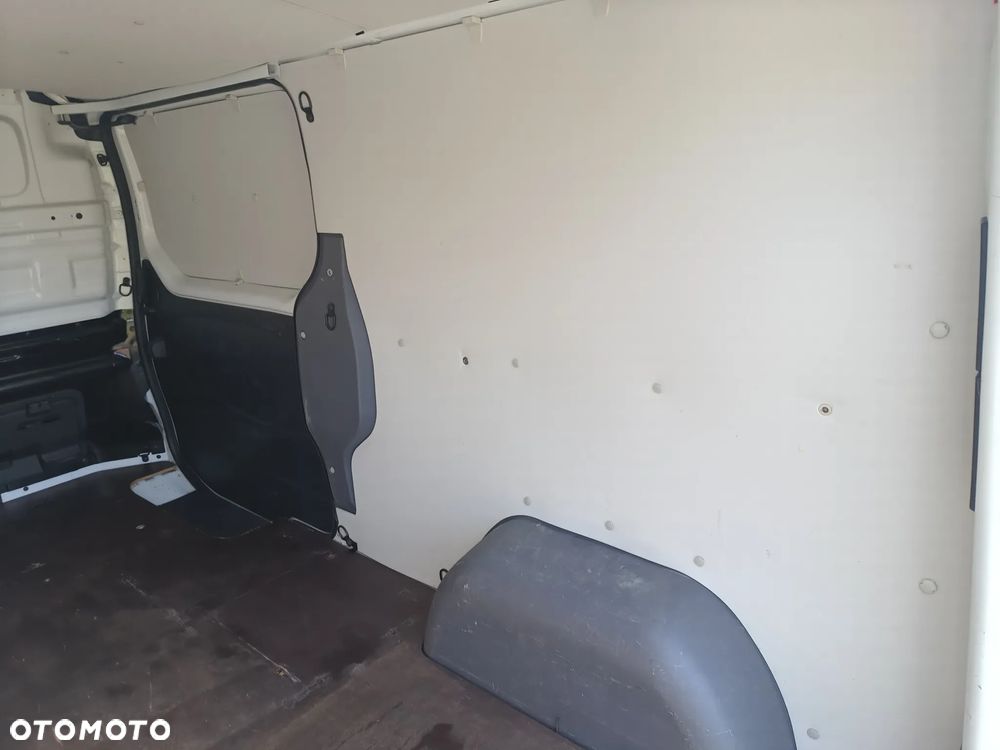 Renault Trafic L2H1 1.6 diesel 145kM 2018rok WEBASTO, CZUJNIKI PARKOWANIA, HAK, NIEWIELKI PRZEBIEG stan BDB, BEZWPADKOWY! - 26
