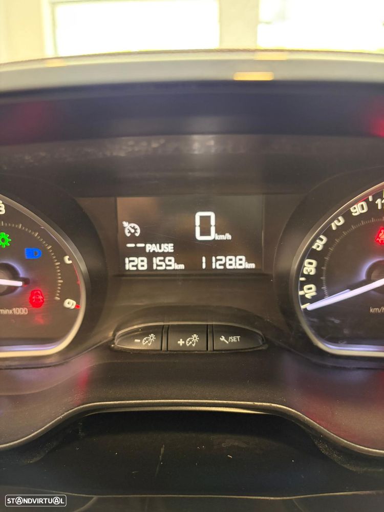 Peugeot 208 1.6 BlueHDi Style - 20