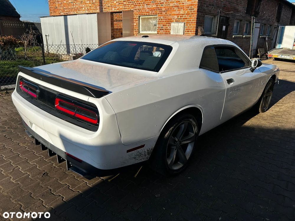 Dodge Challenger - 10
