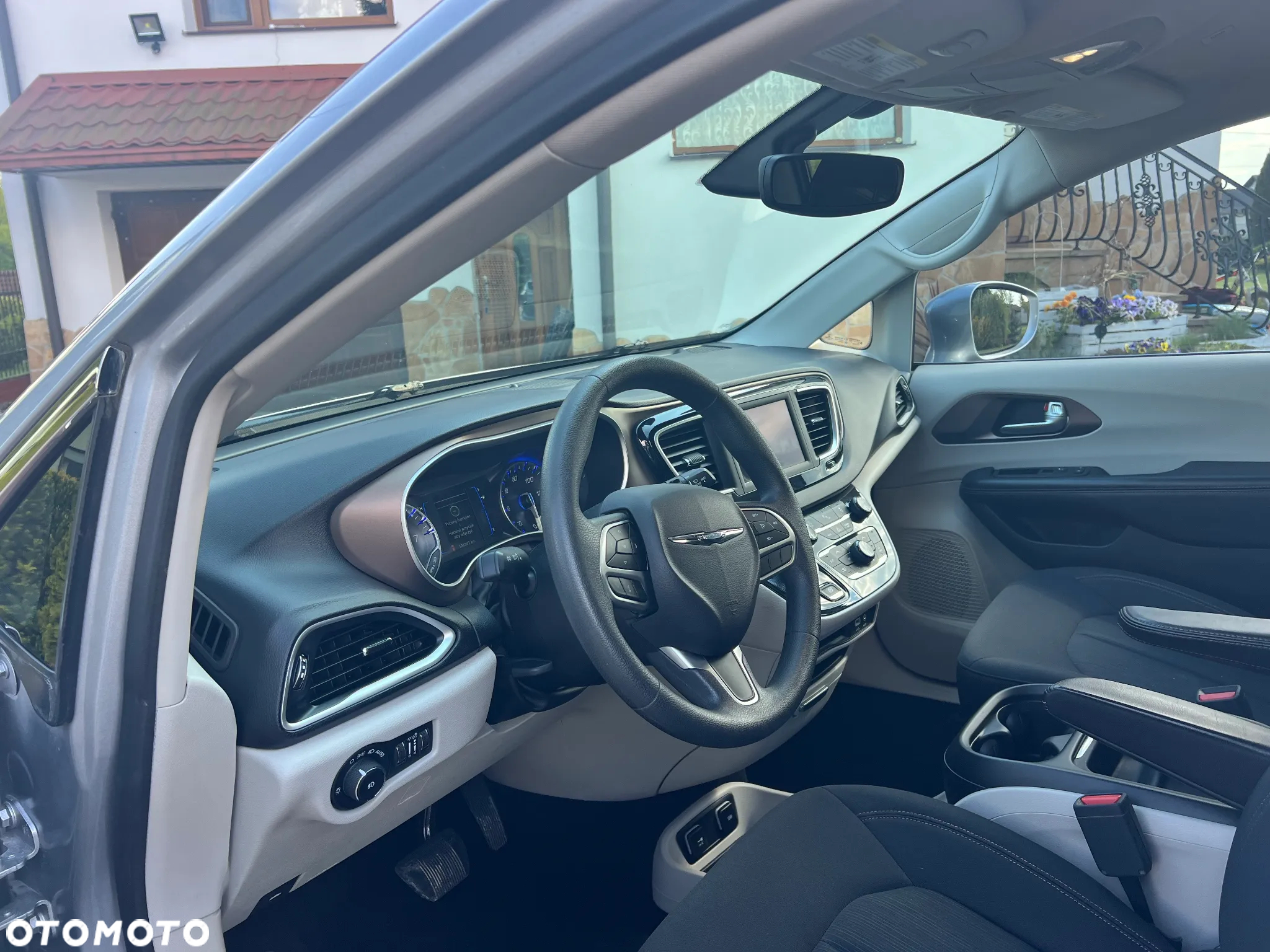 Chrysler Pacifica - 14
