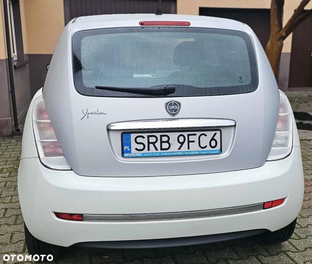 Lancia Ypsilon 1.2 8V Argento (4 os.) - 6