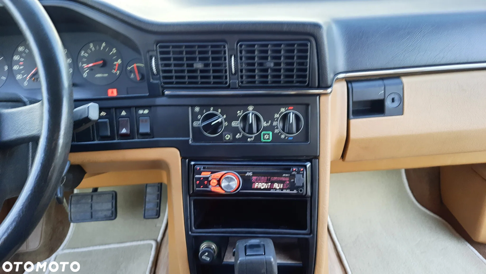 Volvo Seria 700 - 23