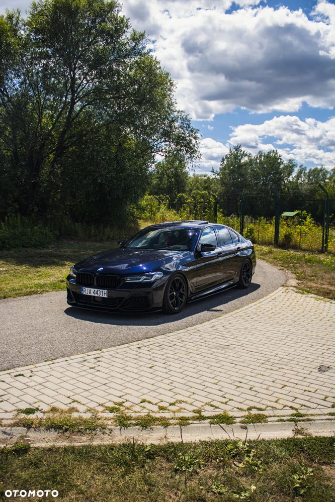 BMW Seria 5 M550i xDrive sport - 13