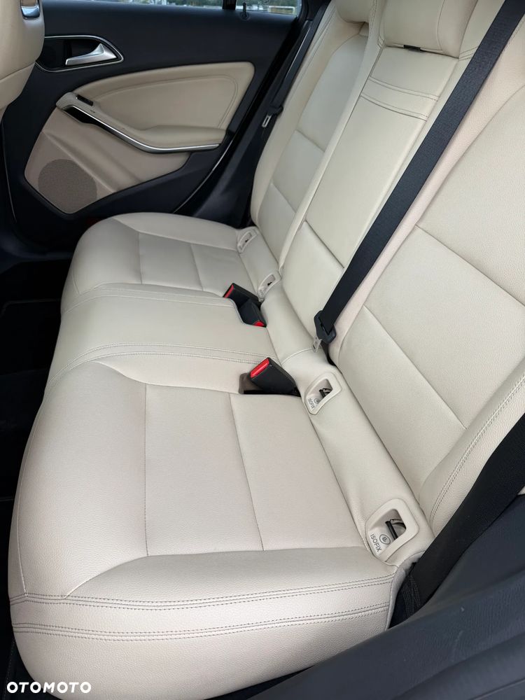 Mercedes-Benz CLA 250 7G-DCT - 22
