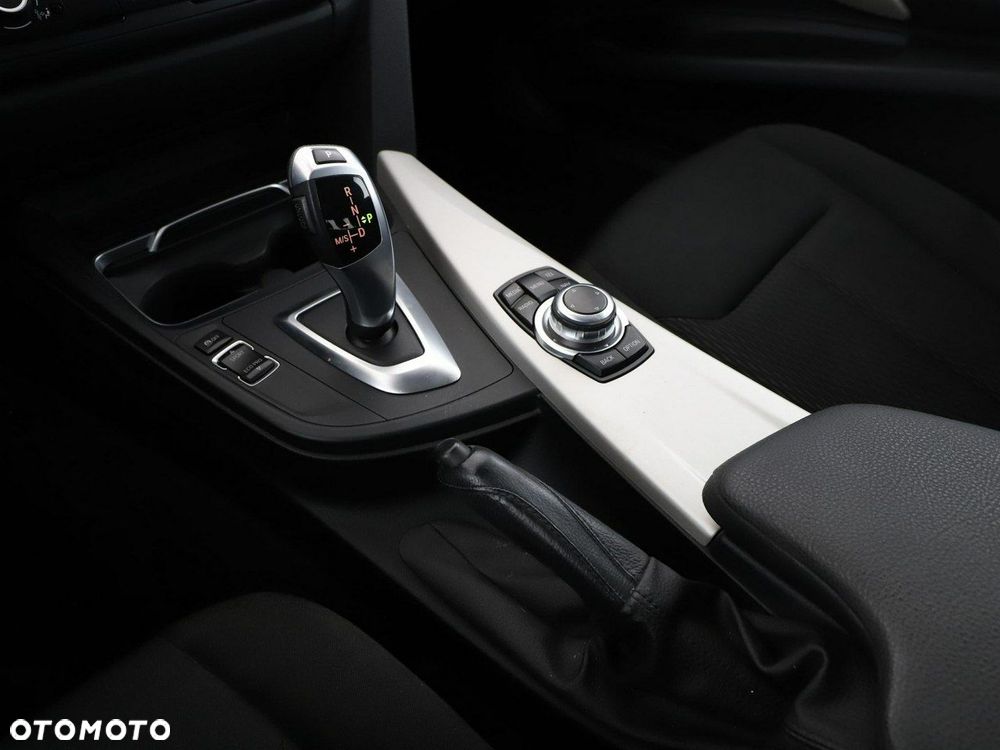 BMW Seria 3 318d Advantage - 29