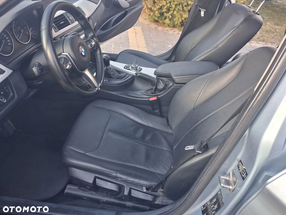 BMW Seria 3 325d M Sport - 11