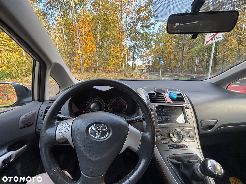 Toyota Auris - 13
