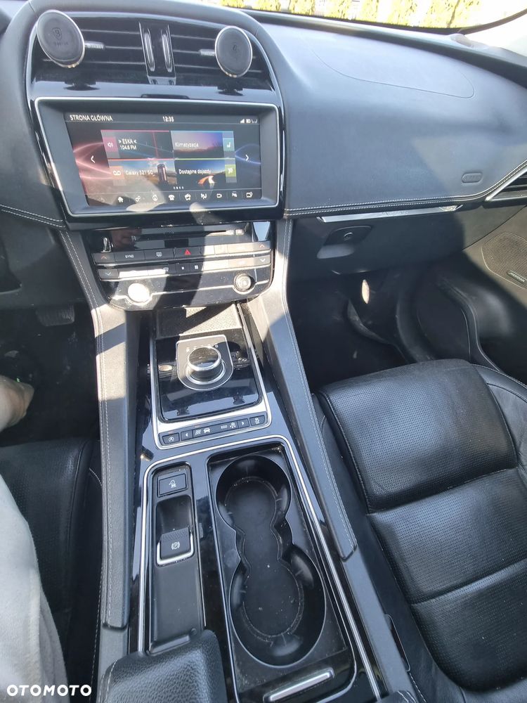 Jaguar F-Pace - 12