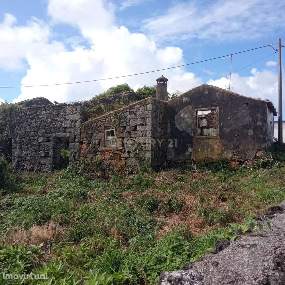 Ruína para reabilitação com quintal e 1 pasto na ilha Graciosa - Grande imagem: 2/9