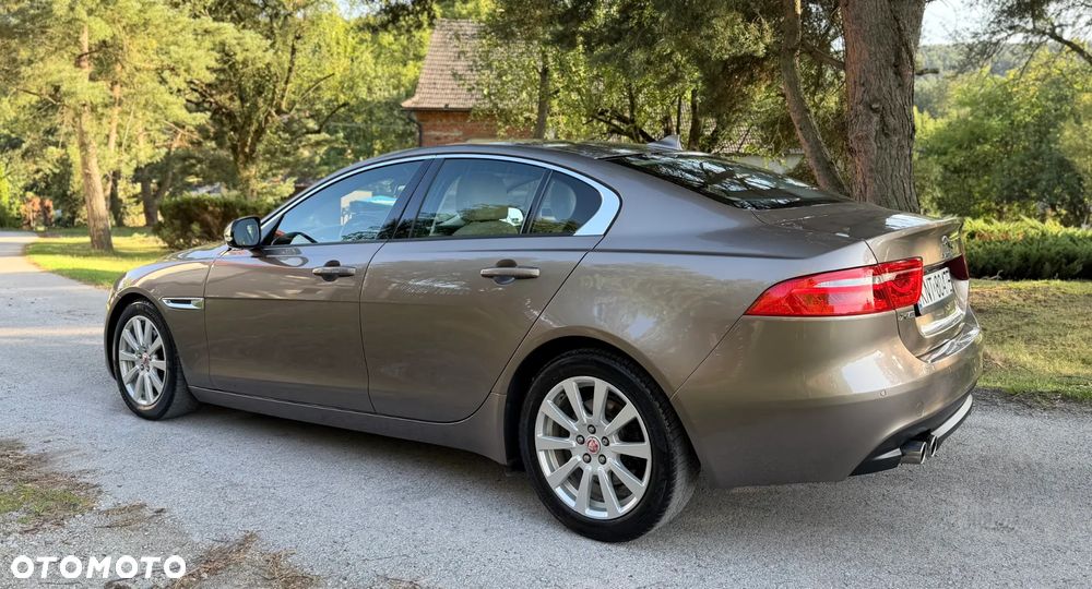 Jaguar XE D180 R-Dynamic S - 11