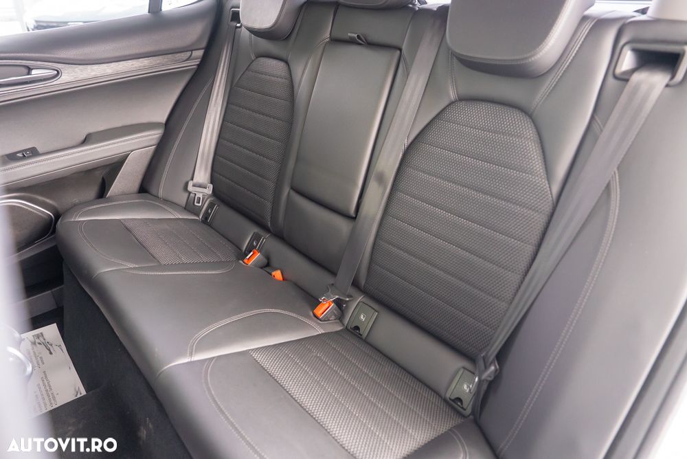 Alfa Romeo Stelvio 2.0 Turbo 16V AT8-Q4 B-Tech - 29