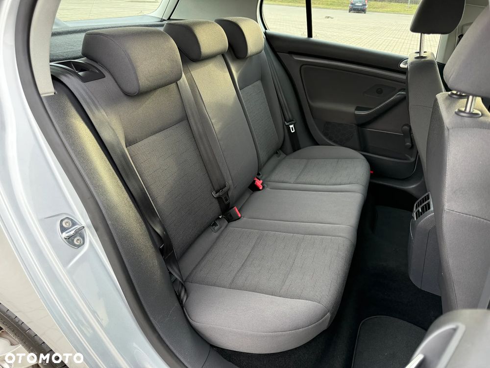 Volkswagen Golf 1.9 TDI DPF Edition BlueMotion - 17