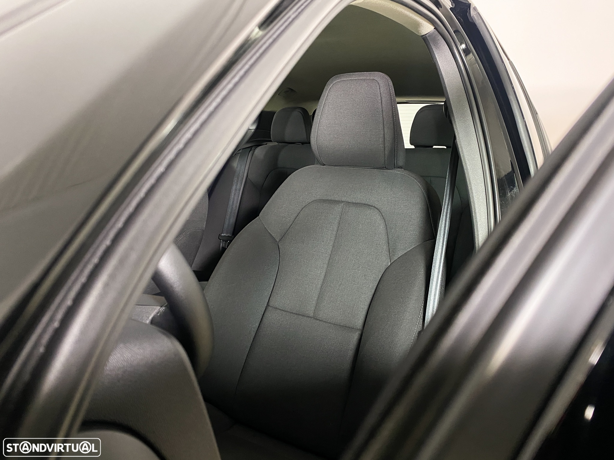 Volvo XC 40 1.5 T2 Momentum Core Geartronic - 9