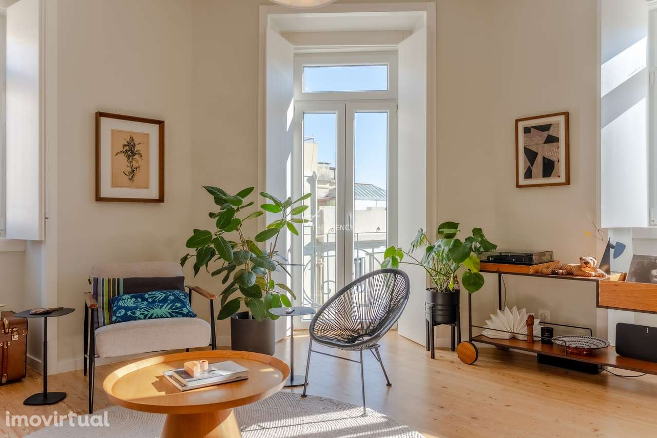 Amplo Apartamento T3+1 Renovado com Luz Natural e Espaço Exterior pert - Grande imagem: 2/60