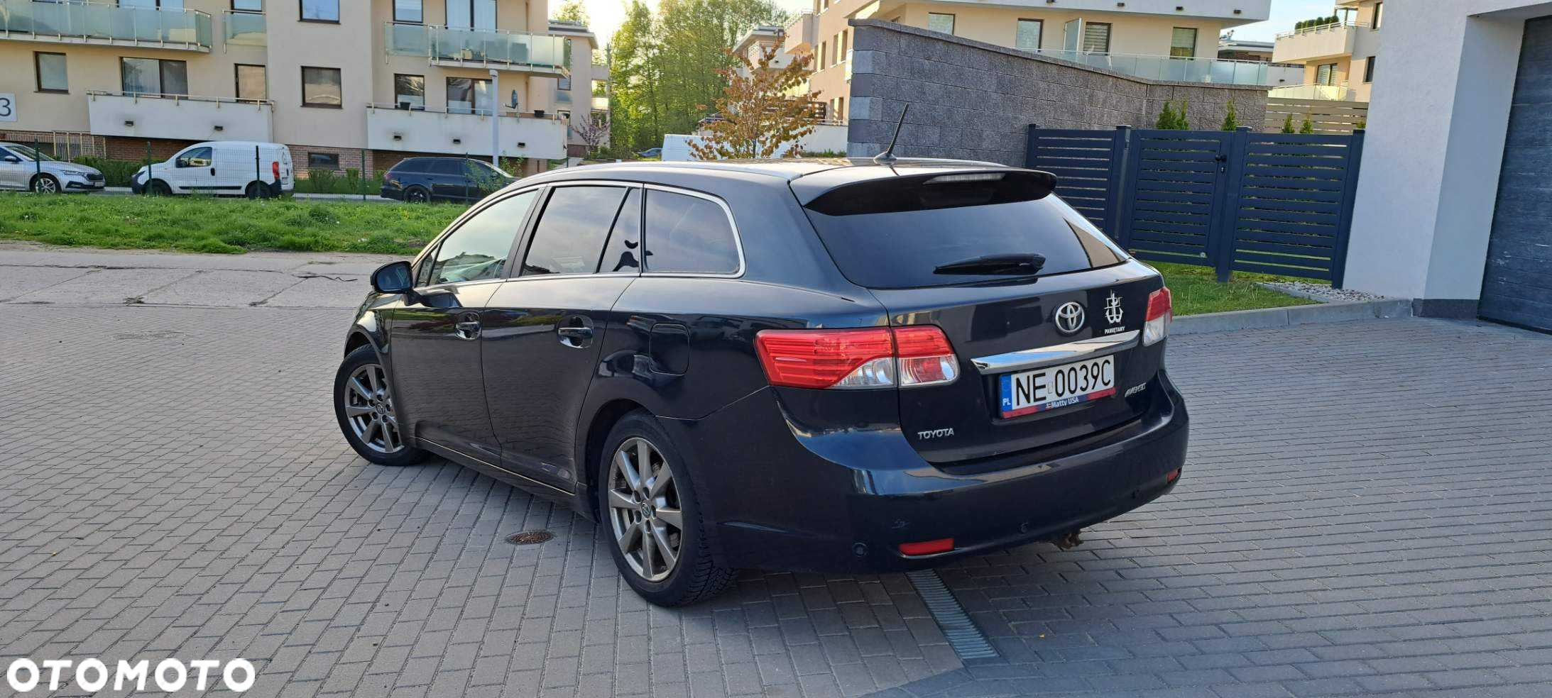 Toyota Avensis 2.0 D-4D Premium - 3