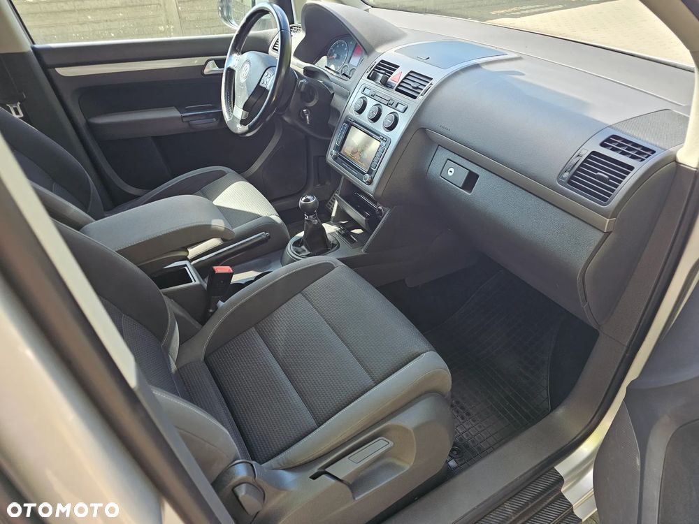Volkswagen Touran 1.6 Conceptline - 6