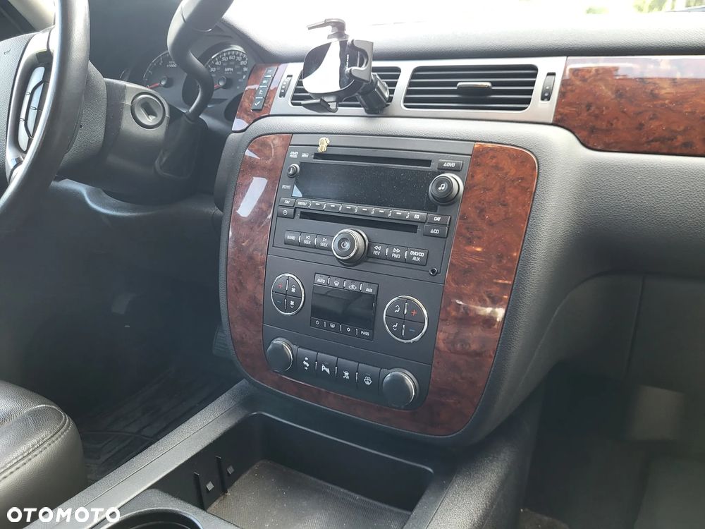 Chevrolet Suburban 5.3 LS 1500 4WD - 22