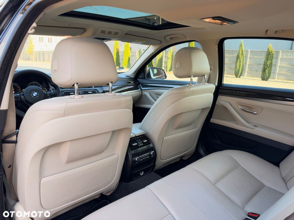 BMW Seria 5 530d xDrive Luxury Line - 31