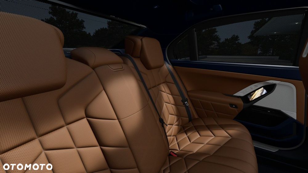 BMW Seria 7 - 11