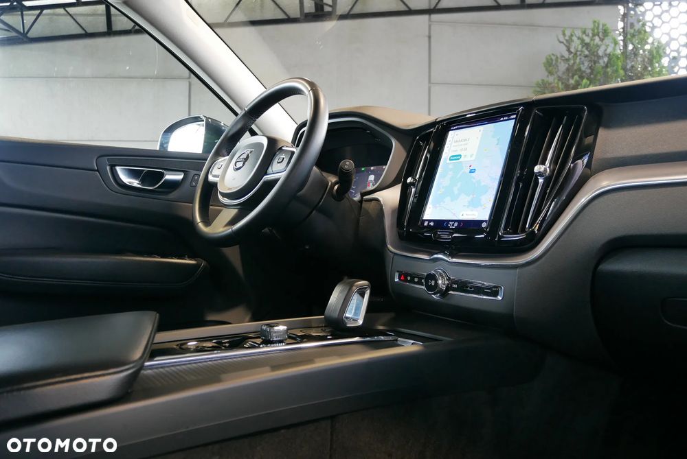 Volvo XC 60 B4 D Momentum Pro - 25