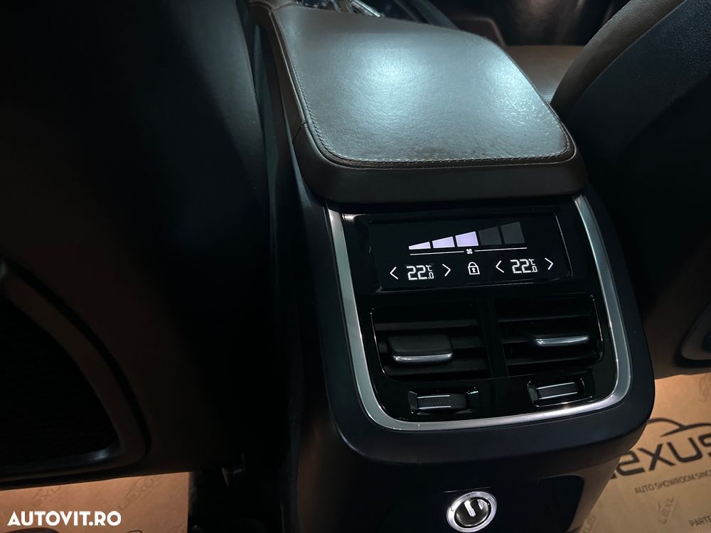 Volvo XC 90 T8 AWD Recharge Geartronic Inscription Edition - 24
