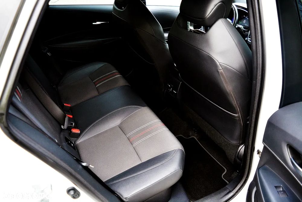 Toyota Corolla 2.0 Hybrid GR Sport - 11