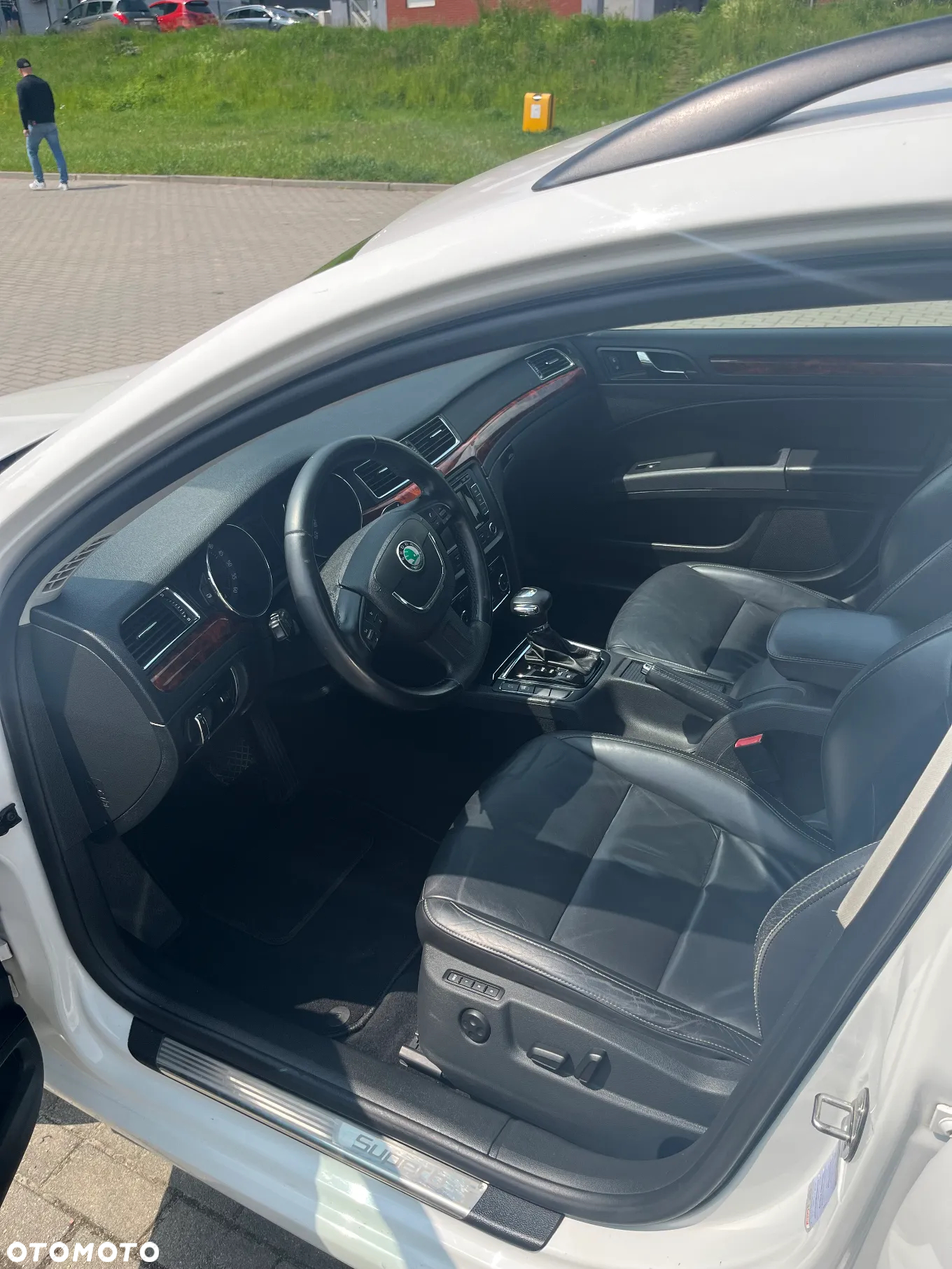 Skoda Superb Combi 2.0 TDI PD DSG Ambition - 9