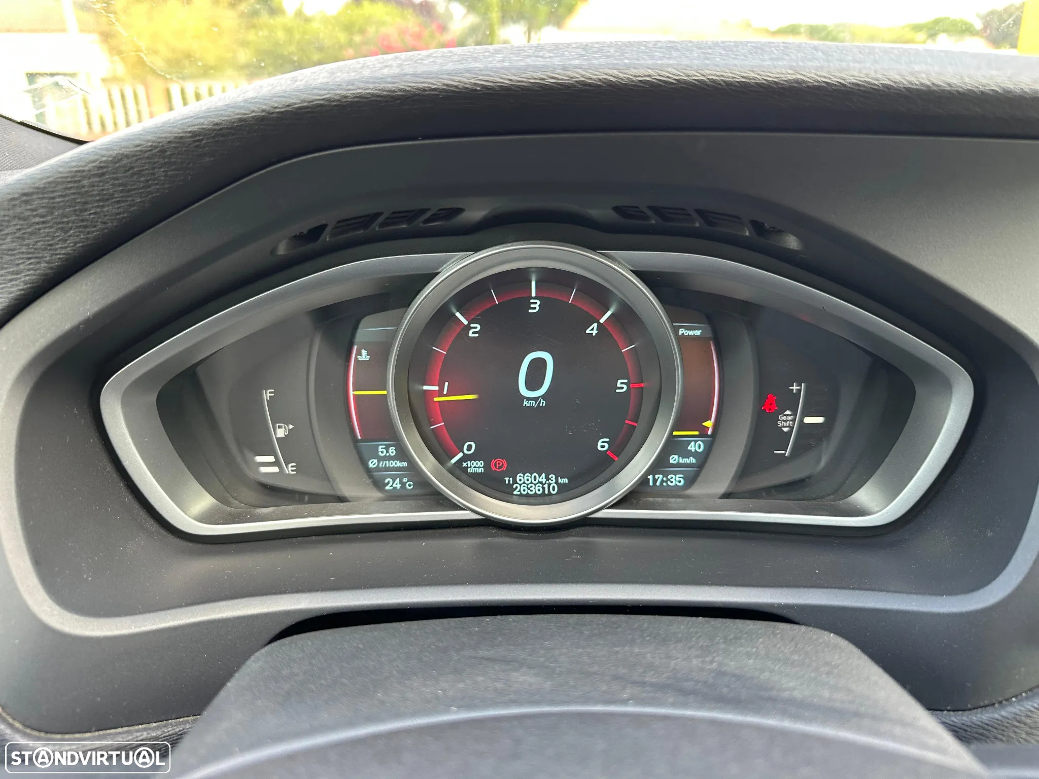 Volvo V40 1.6 D2 R-Design Summum - 10