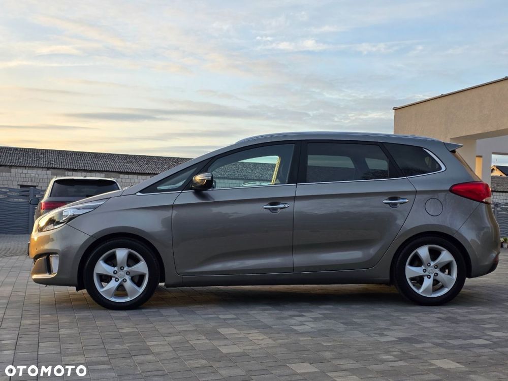 Kia Carens - 3