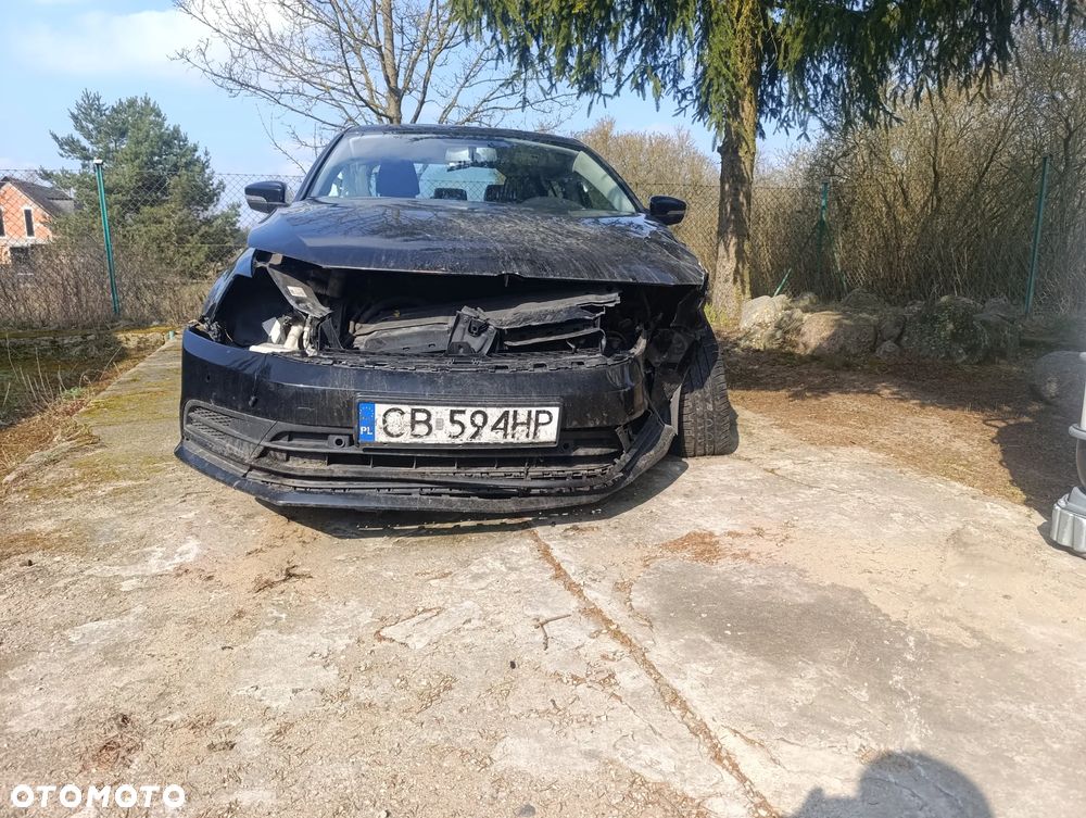 Volkswagen Jetta - 4