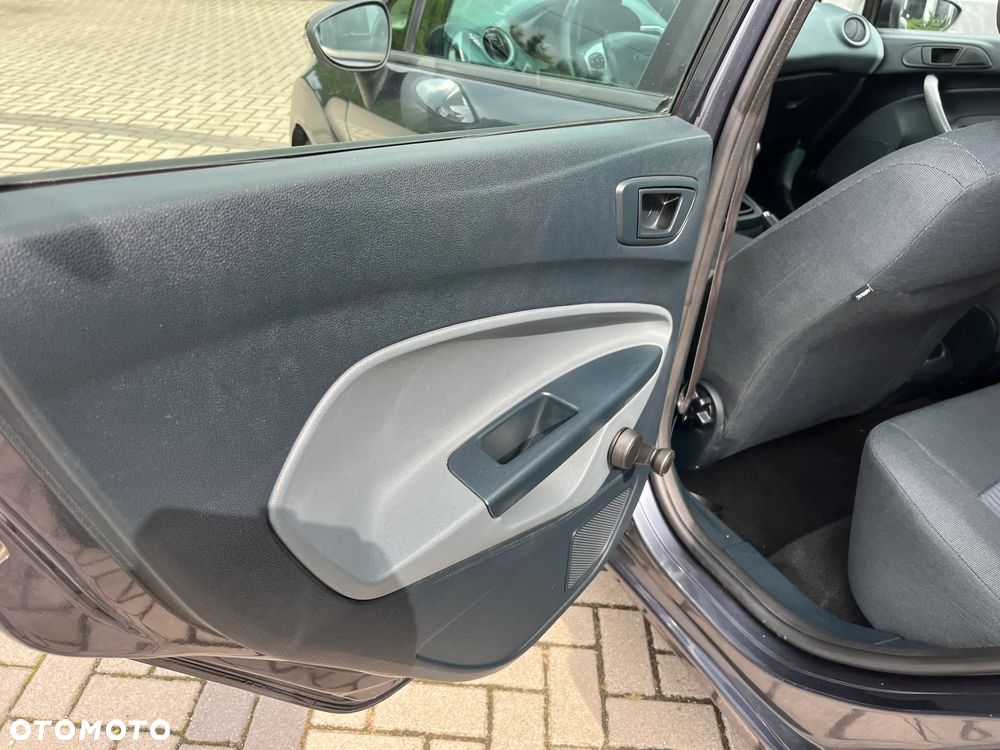 Ford Fiesta 1.6 TDCI SYNC Edition - 16