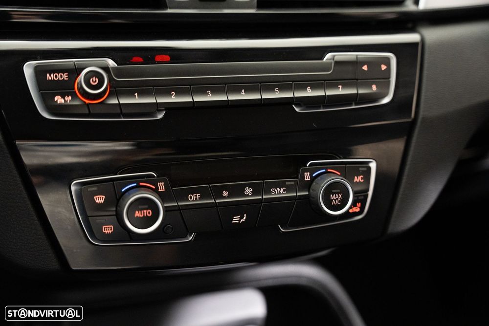 BMW X1 25 e xDrive Corporate Edition - 12