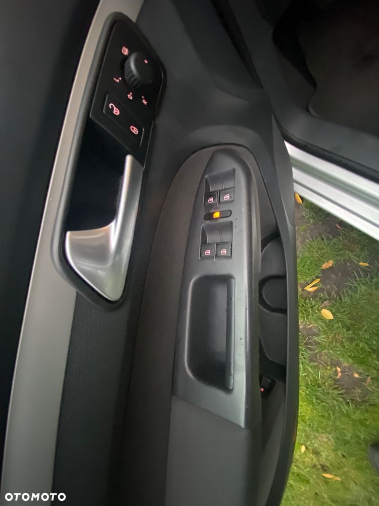Volkswagen Touran - 22