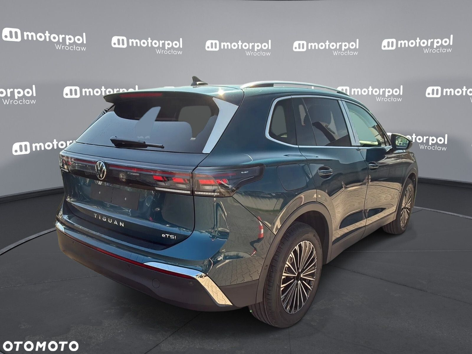 Volkswagen Tiguan - 10