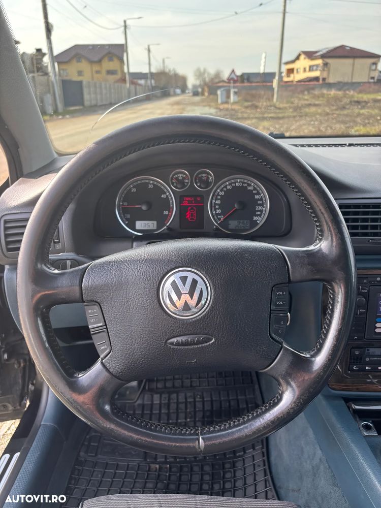 Volkswagen Passat 2.0 TDI DPF Exclusive - 7