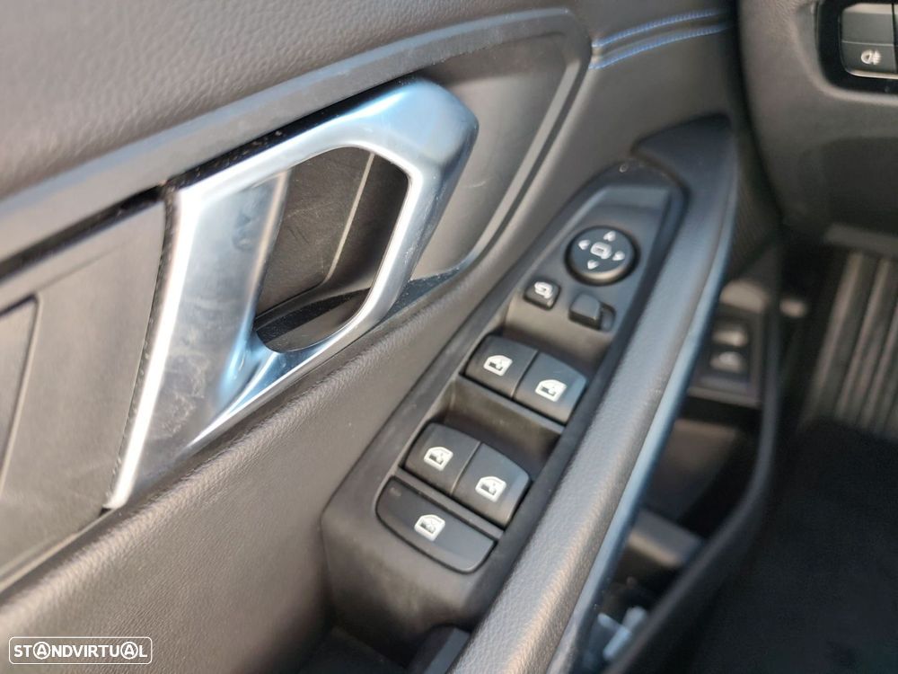 BMW 320 d Touring Pack Desportivo M Auto - 25