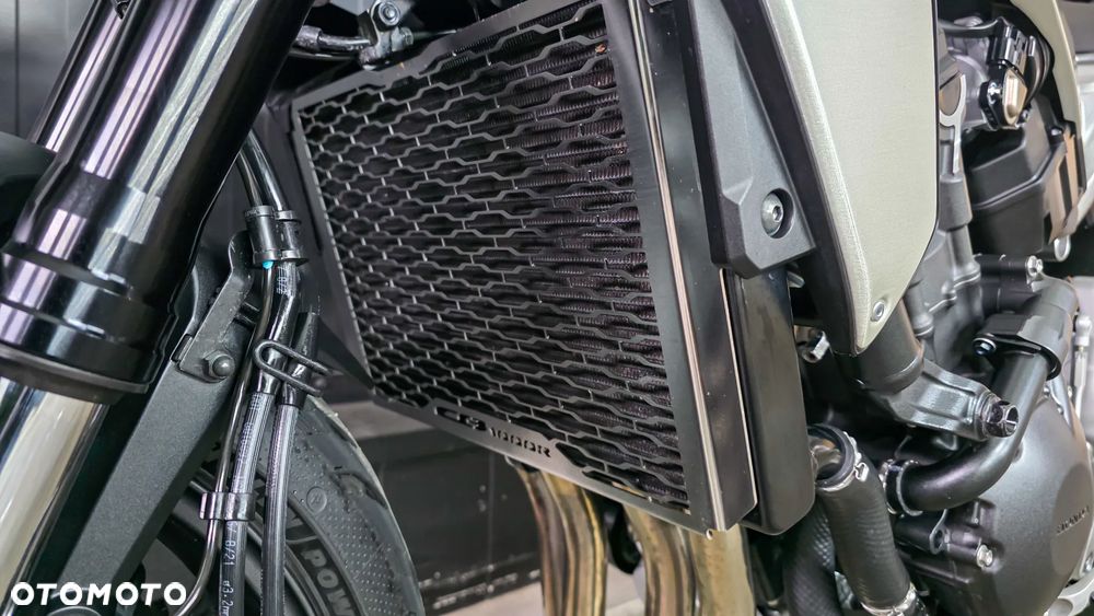 Honda CB - 8