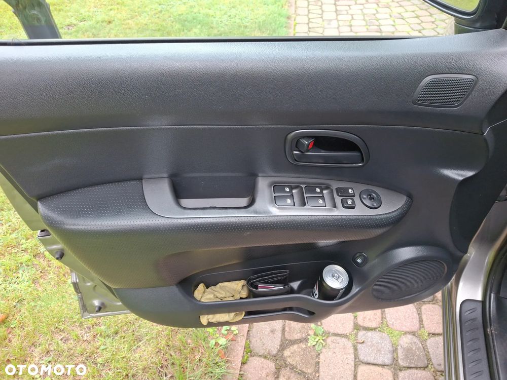 Kia Carens 1.6 CVVT Vision - 16