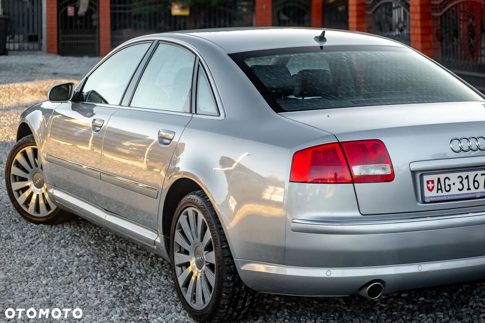 Audi A8 4.2 Quattro - 11