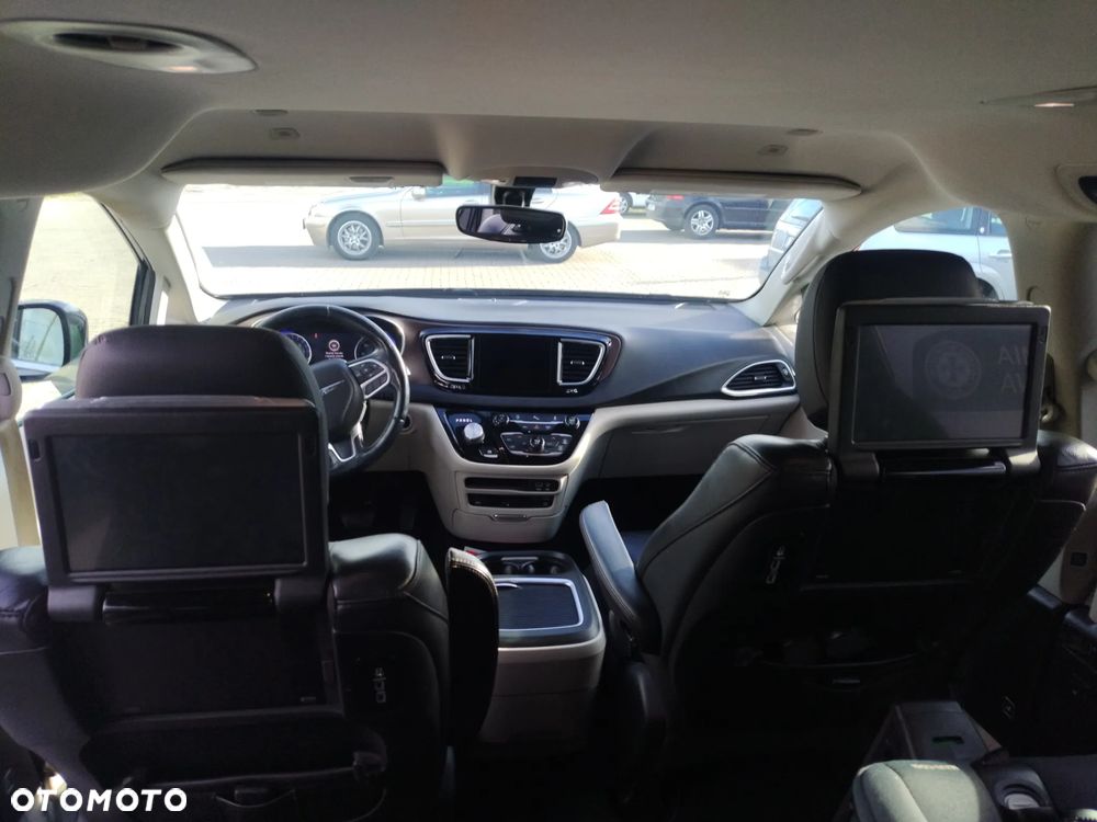 Chrysler Pacifica - 8