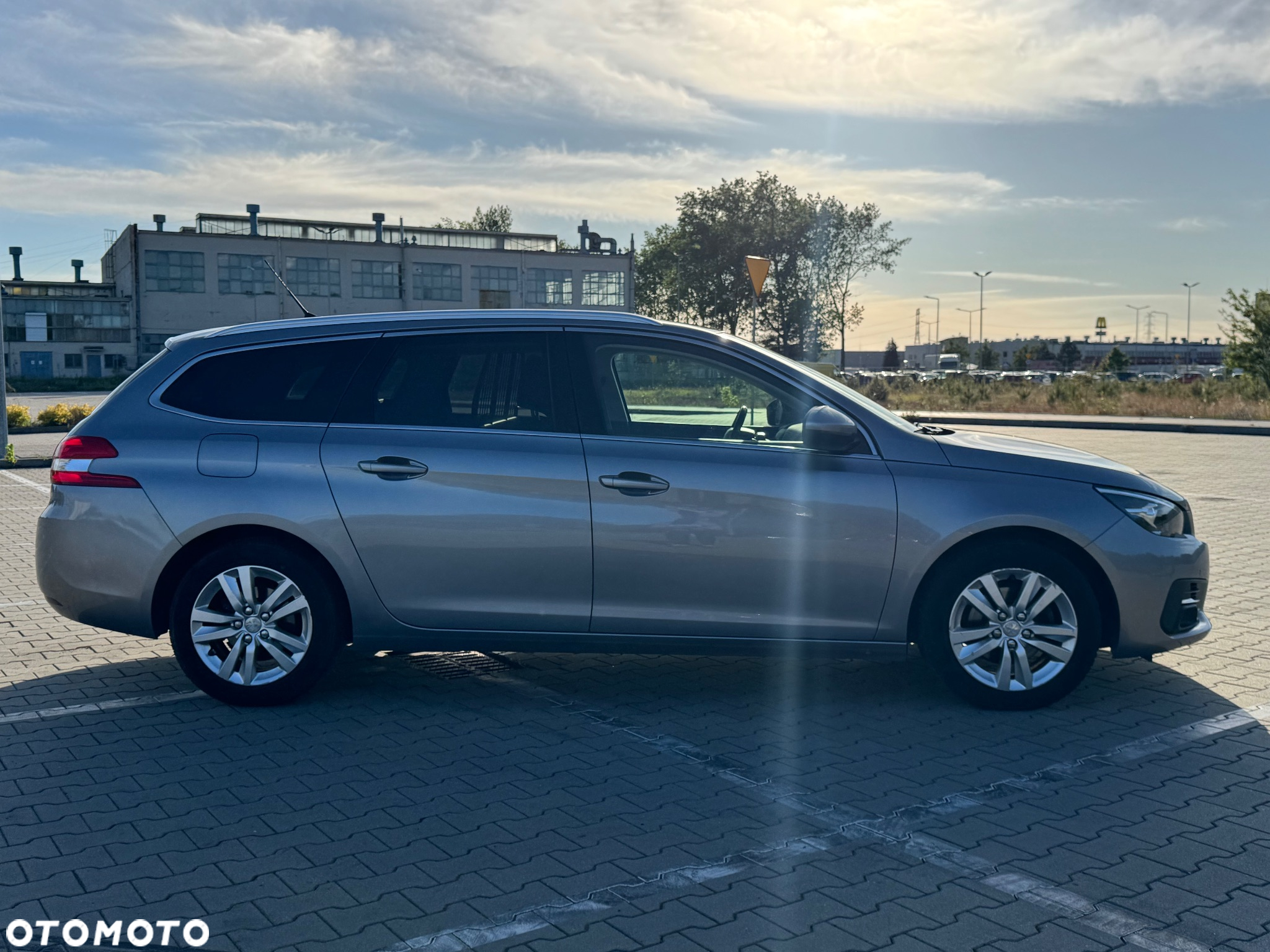 Peugeot 308 SW BlueHDi 130 Stop & Start Allure - 2