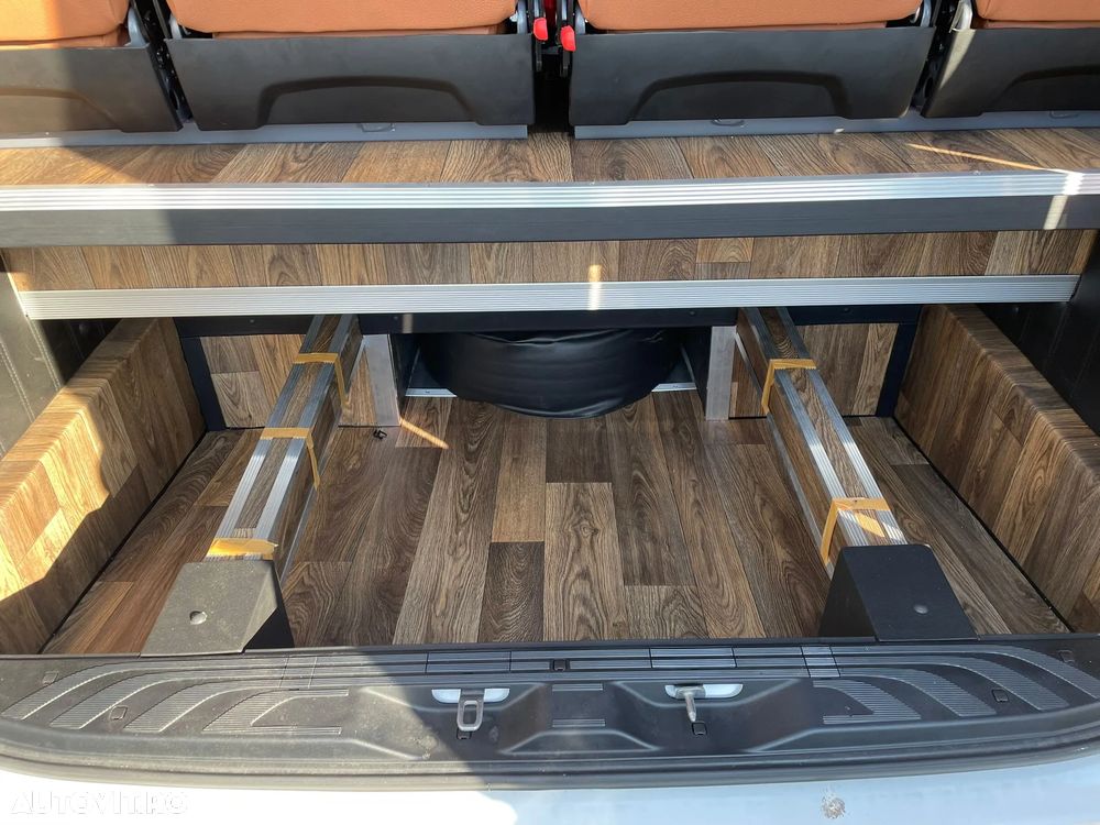 Mercedes-Benz Sprinter - 13