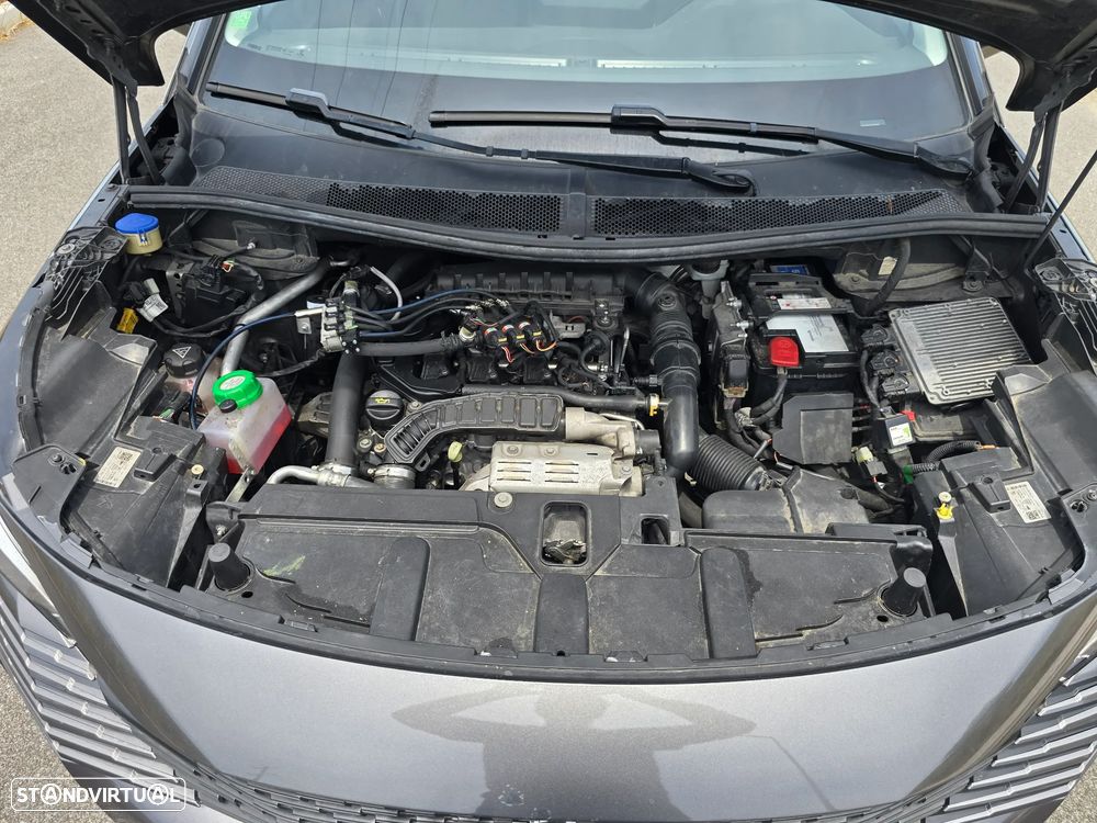 Peugeot 5008 1.2 PureTech Allure Pack EAT8 - 18
