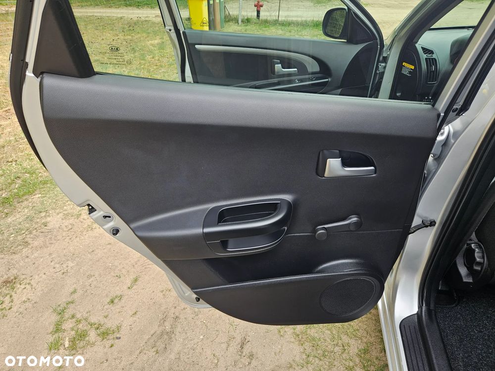 Kia Ceed - 33