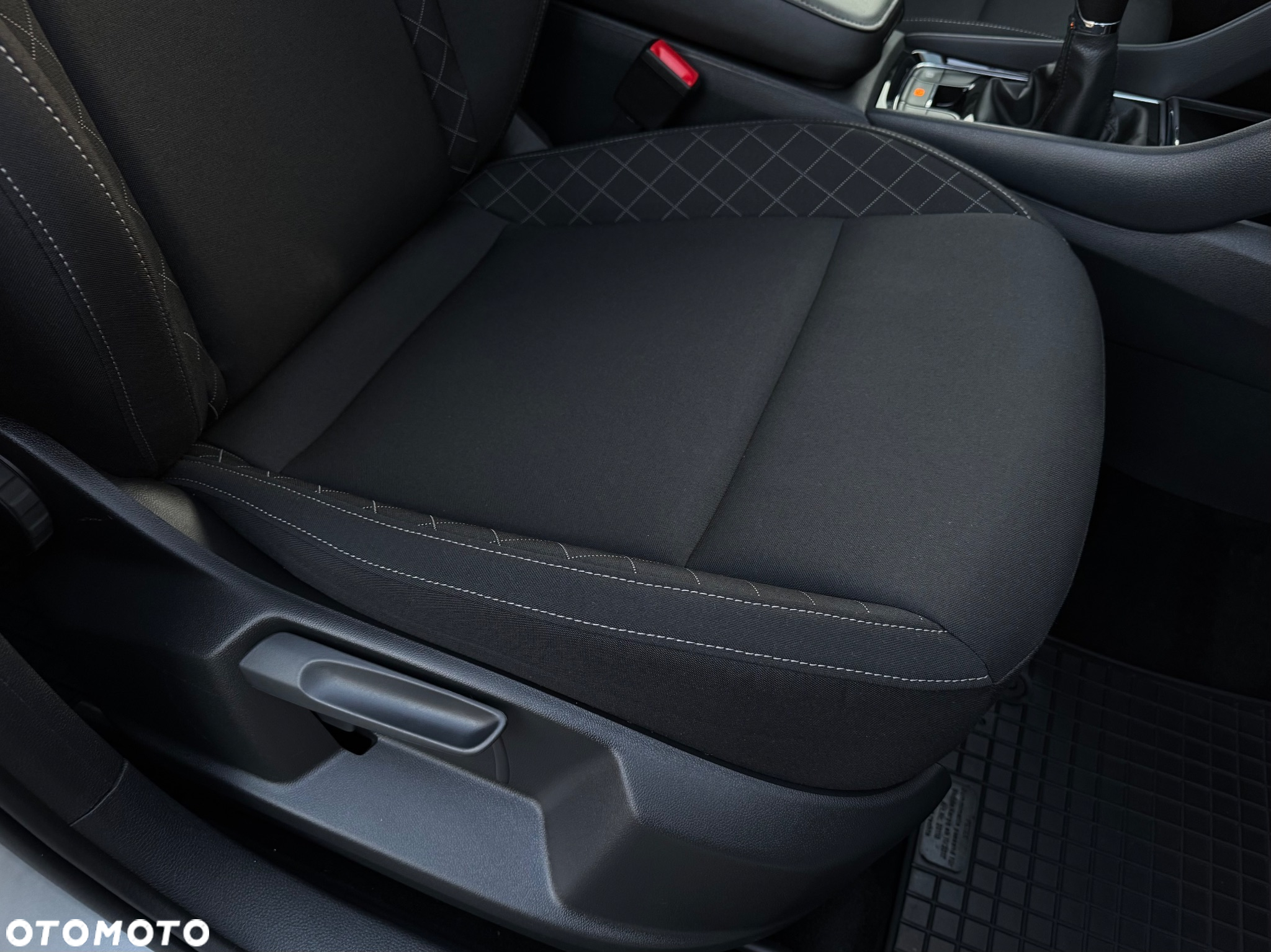 Skoda Karoq 1.5 TSI Sportline - 28